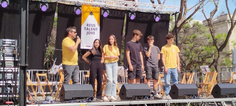 1.01.2.02 - Facilitar eines i recursos per tal que els joves puguin potenciar el seu talent i les seves inquietuds artístiques i culturals.